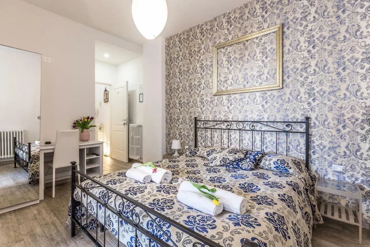 Central City Rooms Bologna 3*,